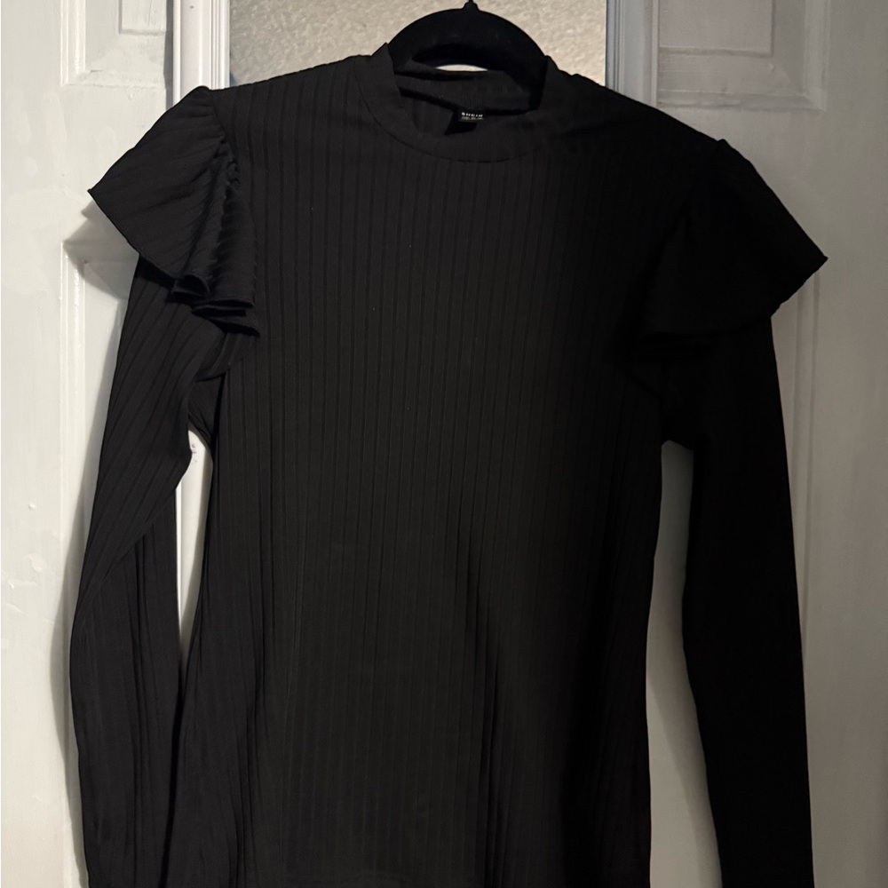 SHEIN Black Ruffled Ribbed Blouse